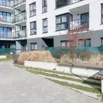 Metro, Apartament 3 Pokoje Z Ogrodkiem 80M2