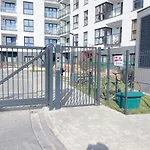 Metro, Apartament 3 Pokoje Z Ogrodkiem 80M2