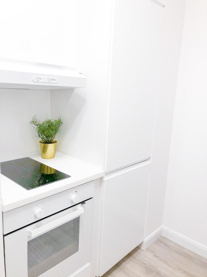 Metro, Apartament 3 Pokoje Z Ogrodkiem 80m2
