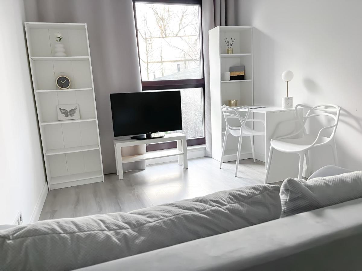 Metro, Apartament 3 Pokoje Z Ogrodkiem 80m2 Apartment Warschau