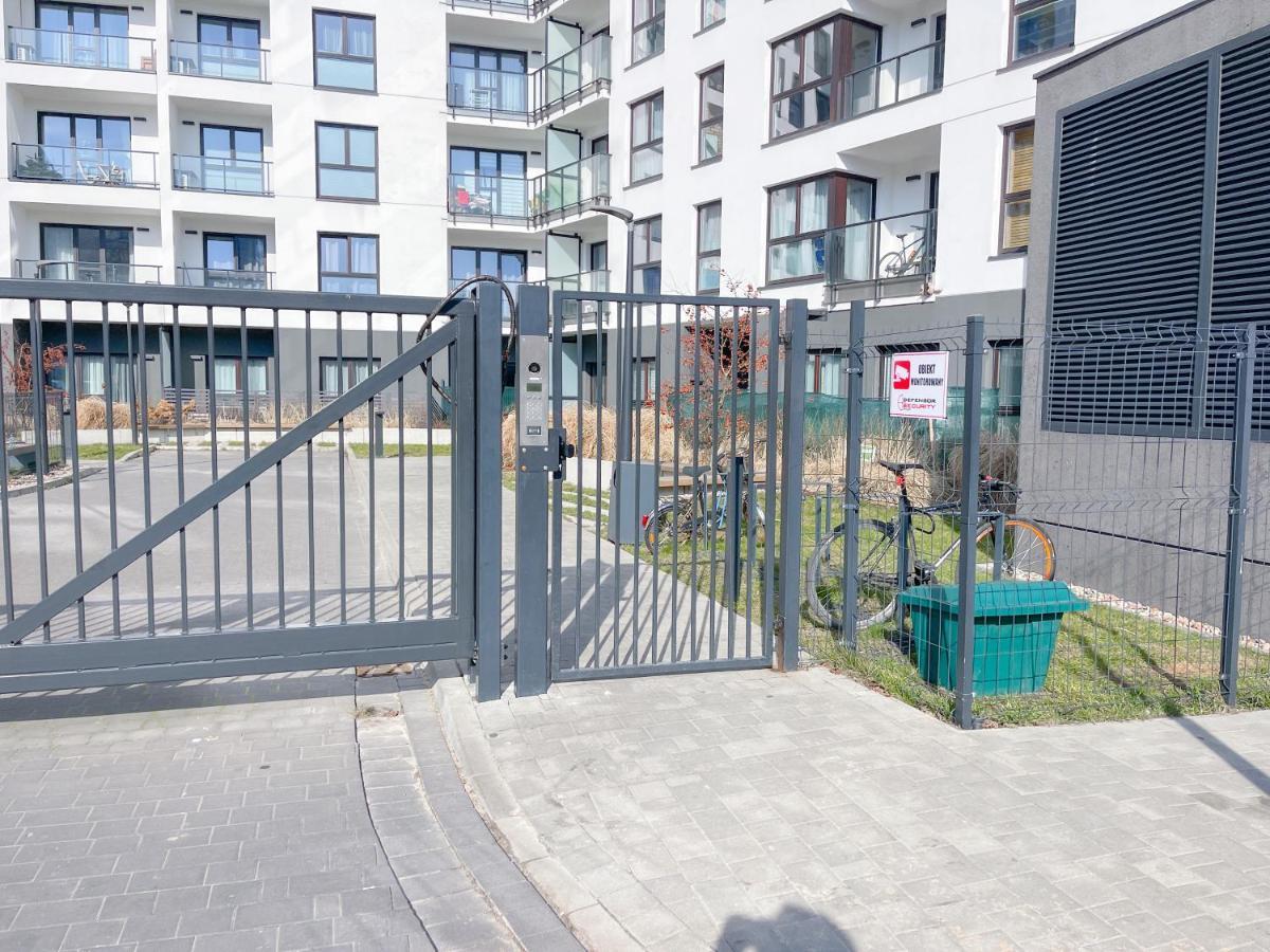 Metro, Apartament 3 Pokoje Z Ogrodkiem 80m2 Warschau