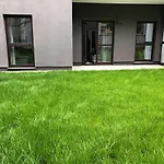 Metro, Apartament 3 Pokoje Z Ogrodkiem 80M2